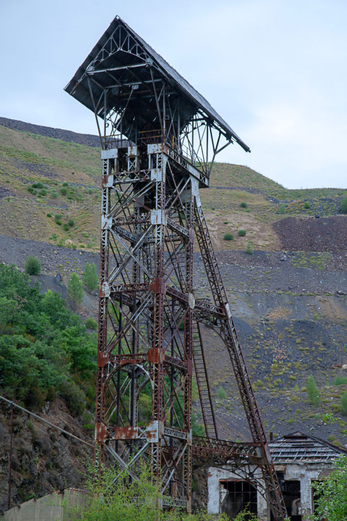 Instalaciones abandonadas del Pozo Ibarra. Ciñera de Gordón. León 2019