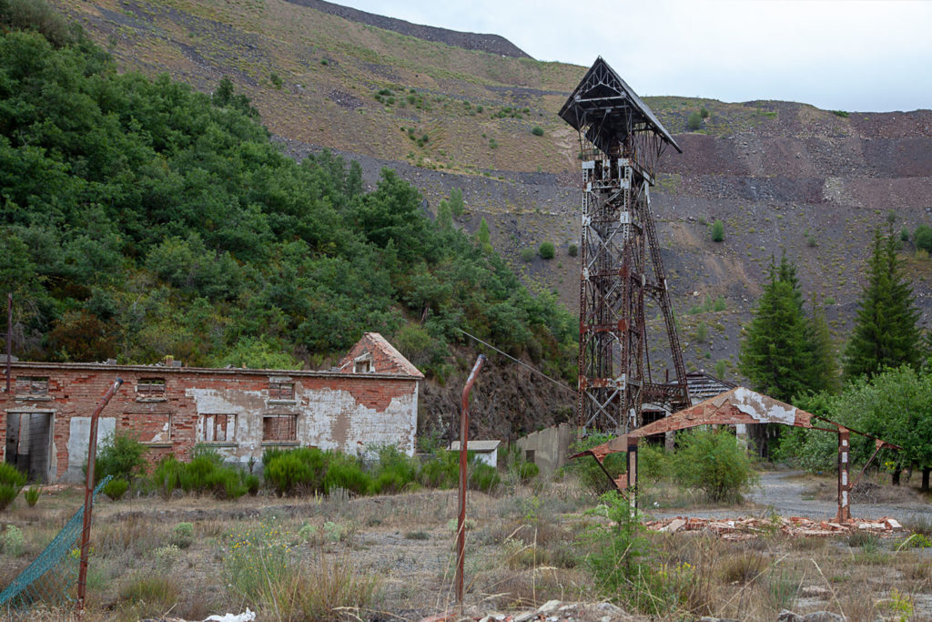 Instalaciones abandonadas del Pozo Ibarra. Ciñera de Gordón. León 2019