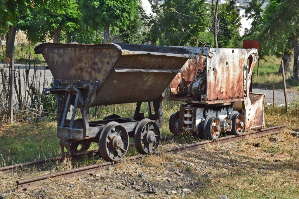 Material minero en las instalaciones abandonadas de el Transversal general de la MSP. Villablino. León 2018