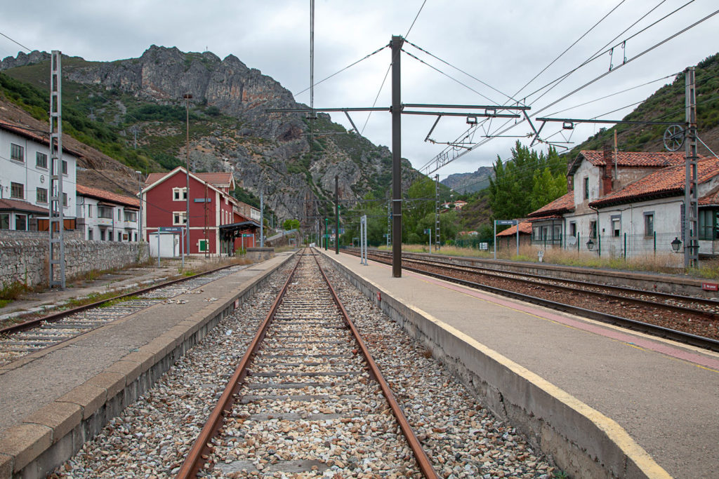 Estación del ferrocarril de Santa Lucia de Gordón. León 2019