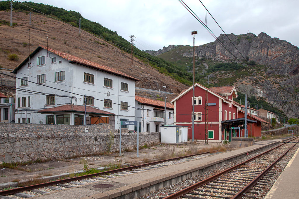 Estación del ferrocarril de Santa Lucia de Gordón. León 2019