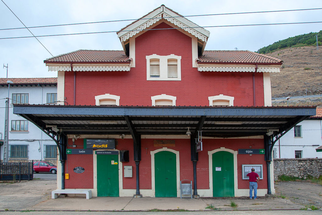 Estación del ferrocarril de Santa Lucia de Gordón. León 2019