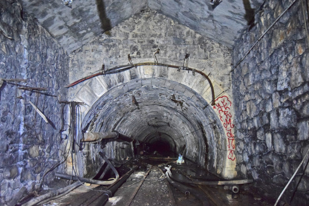 Instalaciones abandonadas de el Transversal general de la MSP. Villablino. León 2018