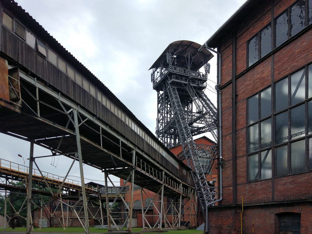 Vista lateral del castillete de Důl Michal. Ostrava. República Checa. 2017