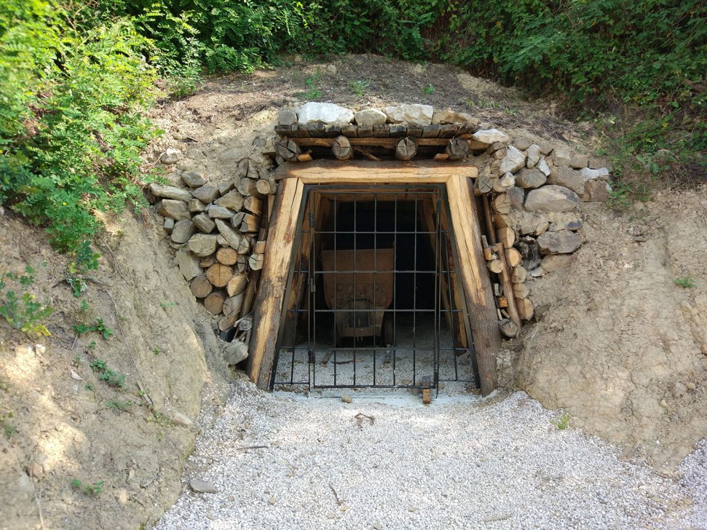 Bocamina Cantu La Escrita, junto al cementerio protestante de Fábrica de Mieres. Mieres. Asturias. 2016
