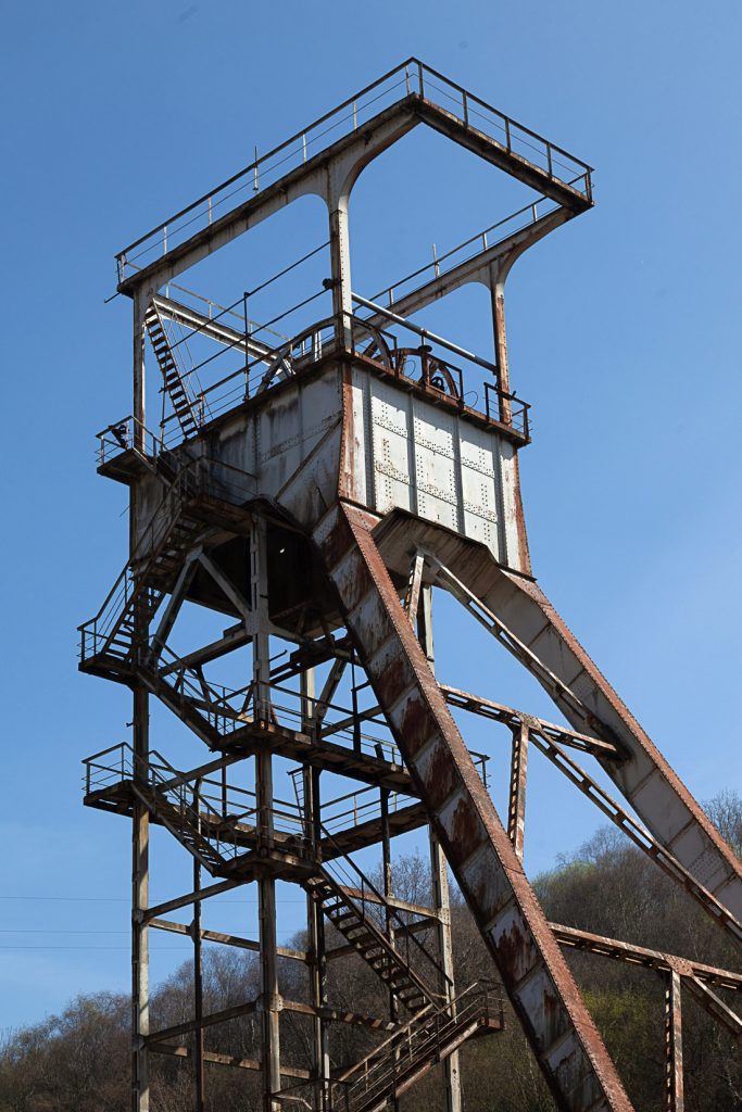 Castillete de las instalaciones abandonadas del Pozo Pumarabule. Carbayín. Siero 2020.