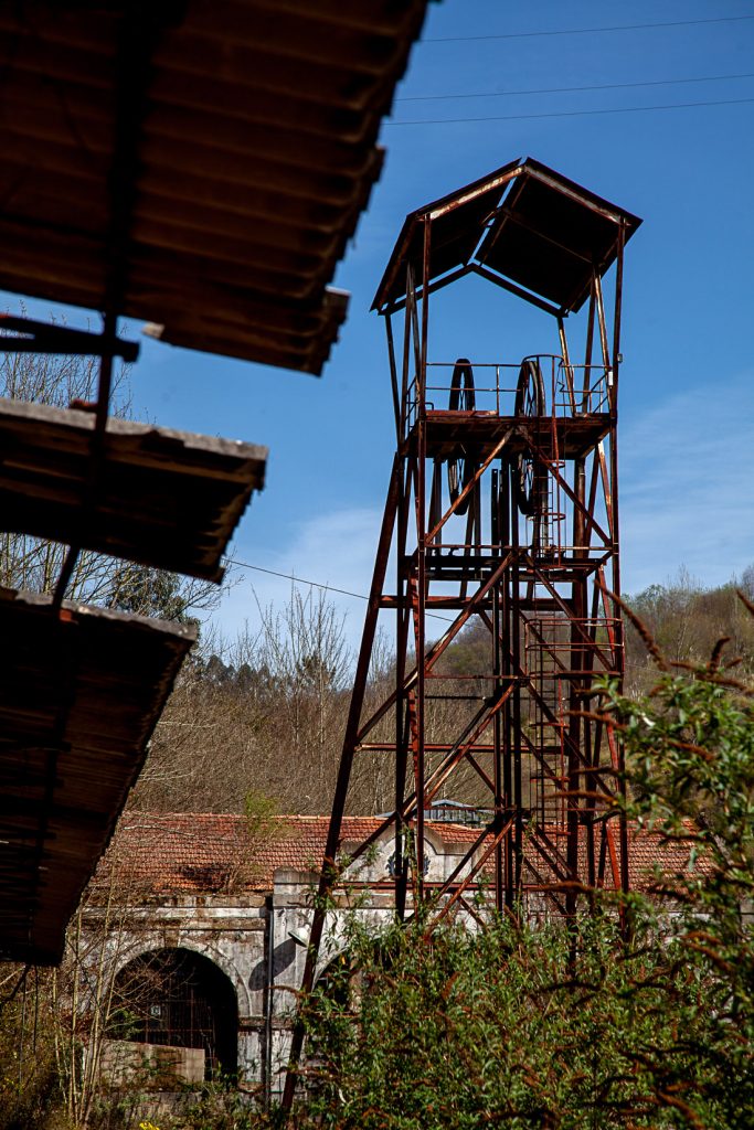 Castillete de las instalaciones abandonadas del Pozo Pumarabule. Carbayín. Siero 2020.
