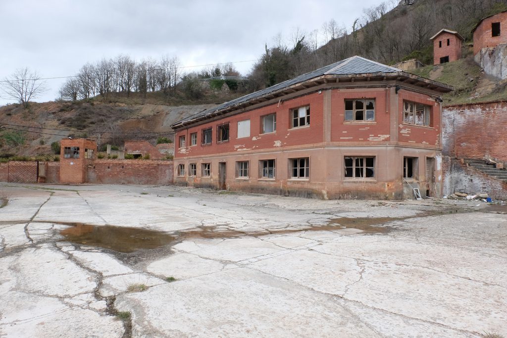 Instalaciones abandonadas de la Mina de La Soterraña. Valle de Muñón. Lena. Asturias. 2016