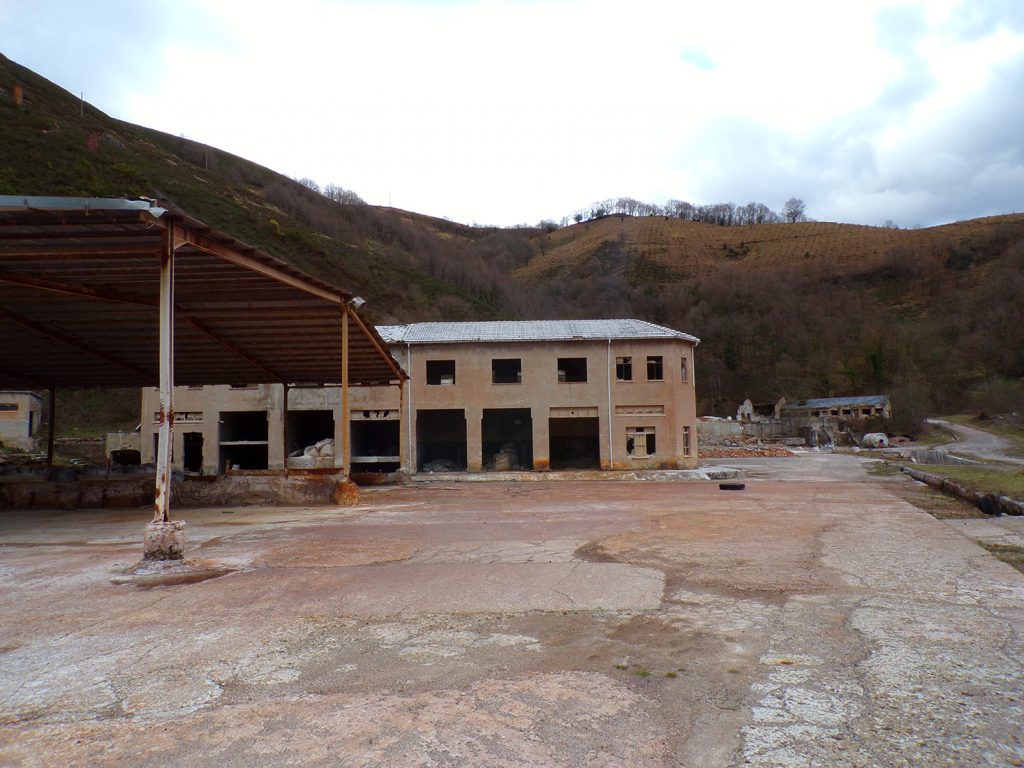 Instalaciones abandonadas de la Mina de La Soterraña. Valle de Muñón. Lena. Asturias. 2016