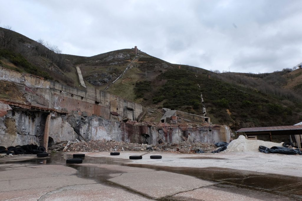 Instalaciones abandonadas de la Mina de La Soterraña. Valle de Muñón. Lena. Asturias. 2016