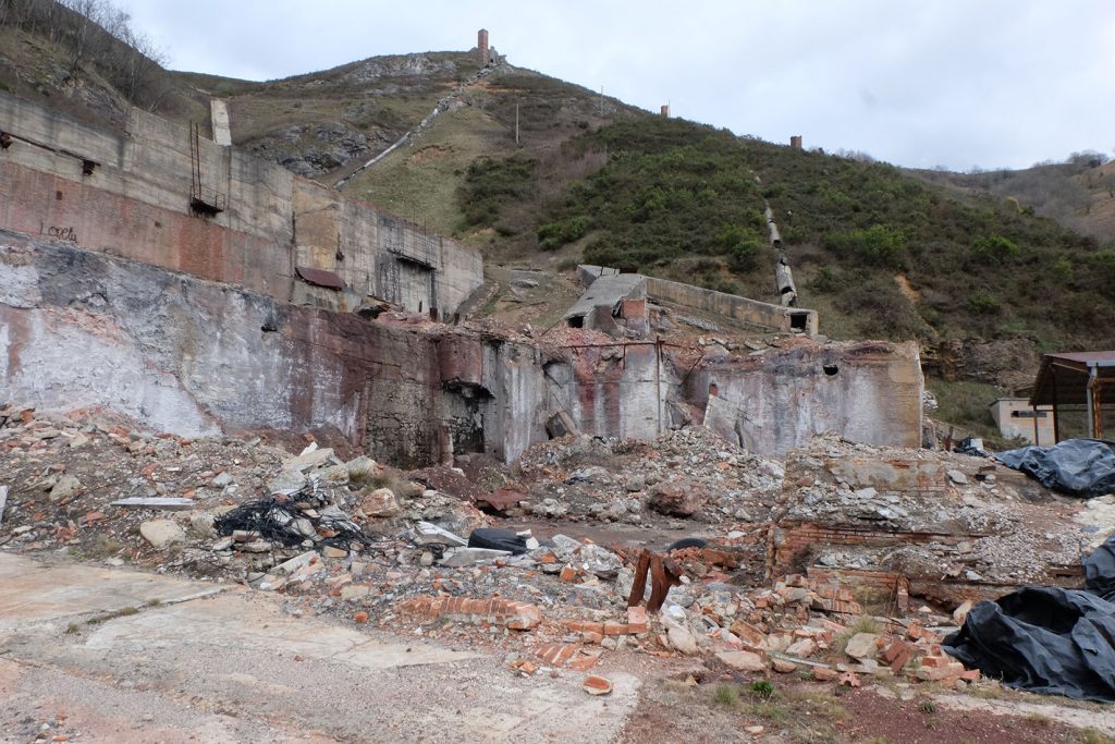 Instalaciones abandonadas de la Mina de La Soterraña. Valle de Muñón. Lena. Asturias. 2016