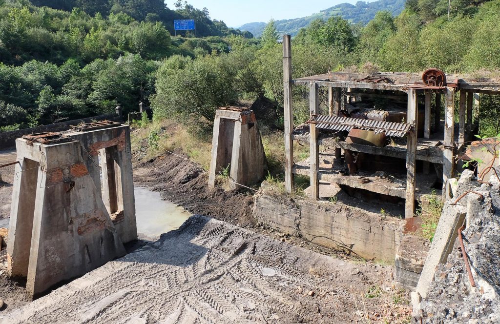 Instalaciones abandonadas del Pozo El Tarronal. Valle de San Tirso. Mieres. Asturias. 2018