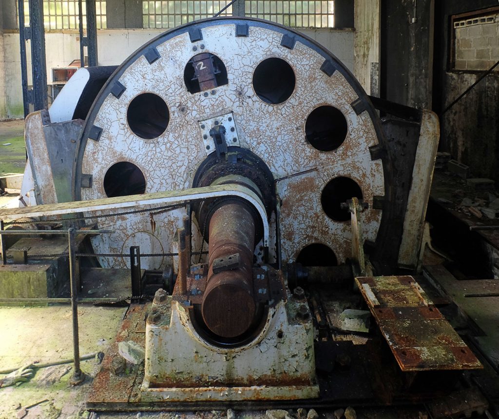 Máquina de extracción del Pozu Tres Amigos. Güeria San Xuan. Mieres. Asturias. 2018