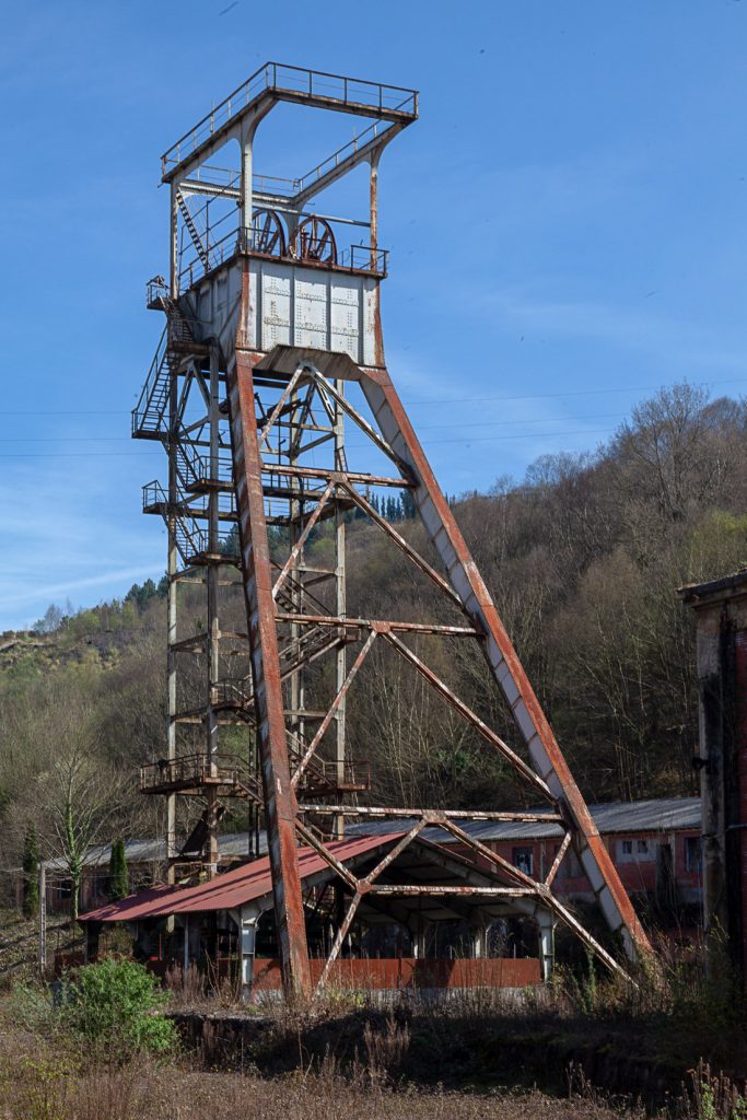 Castillete de las instalaciones abandonadas del Pozo Pumarabule. Carbayín. Siero 2020.