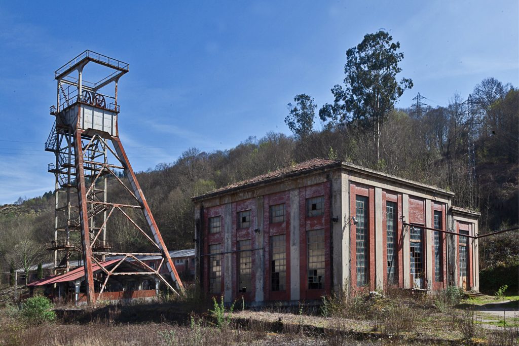 Castillete de las instalaciones abandonadas del Pozo Pumarabule. Carbayín. Siero 2020.