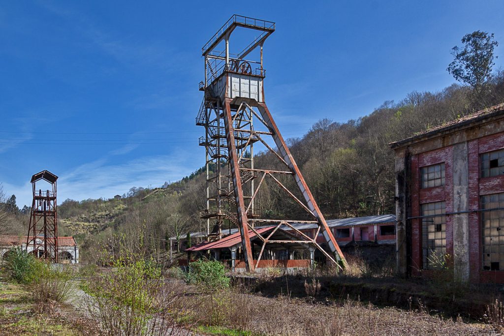 Castillete de las instalaciones abandonadas del Pozo Pumarabule. Carbayín. Siero 2020.