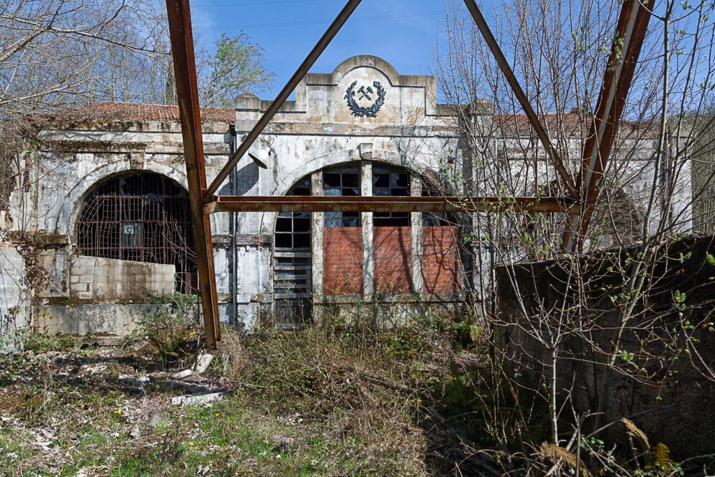 Instalaciones abandonadas del Pozo Pumarabule. Carbayín. Siero 2020.