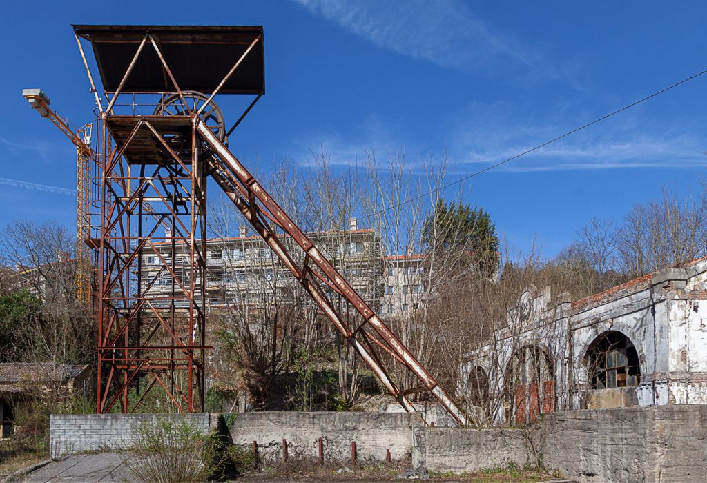 Instalaciones abandonadas del Pozo Pumarabule. Carbayín. Siero 2020.