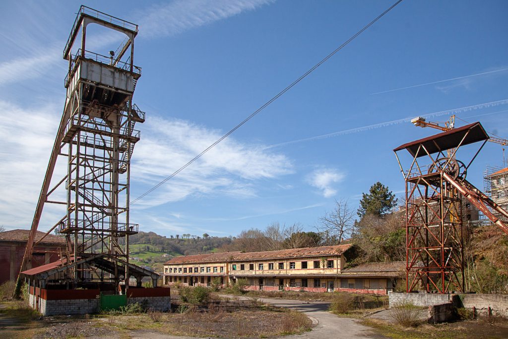 Instalaciones abandonadas del Pozo Pumarabule. Carbayín. Siero 2020.