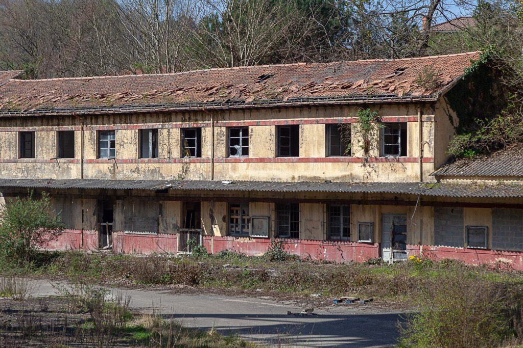 Casa de aseos de las instalaciones abandonadas del Pozo Pumarabule. Carbayín. Siero 2020.