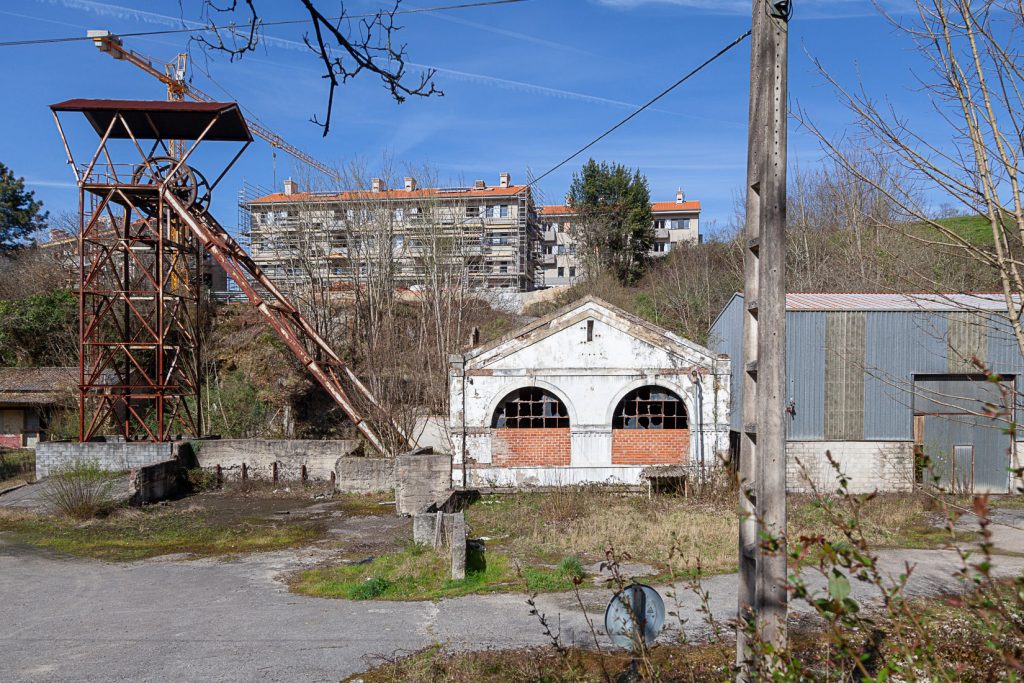 Instalaciones abandonadas del Pozo Pumarabule. Carbayín. Siero 2020.