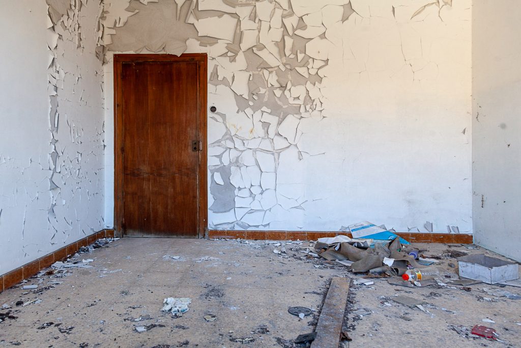 Edificio de oficinas de las instalaciones abandonadas del Pozo Pumarabule. Carbayín. Siero 2020.