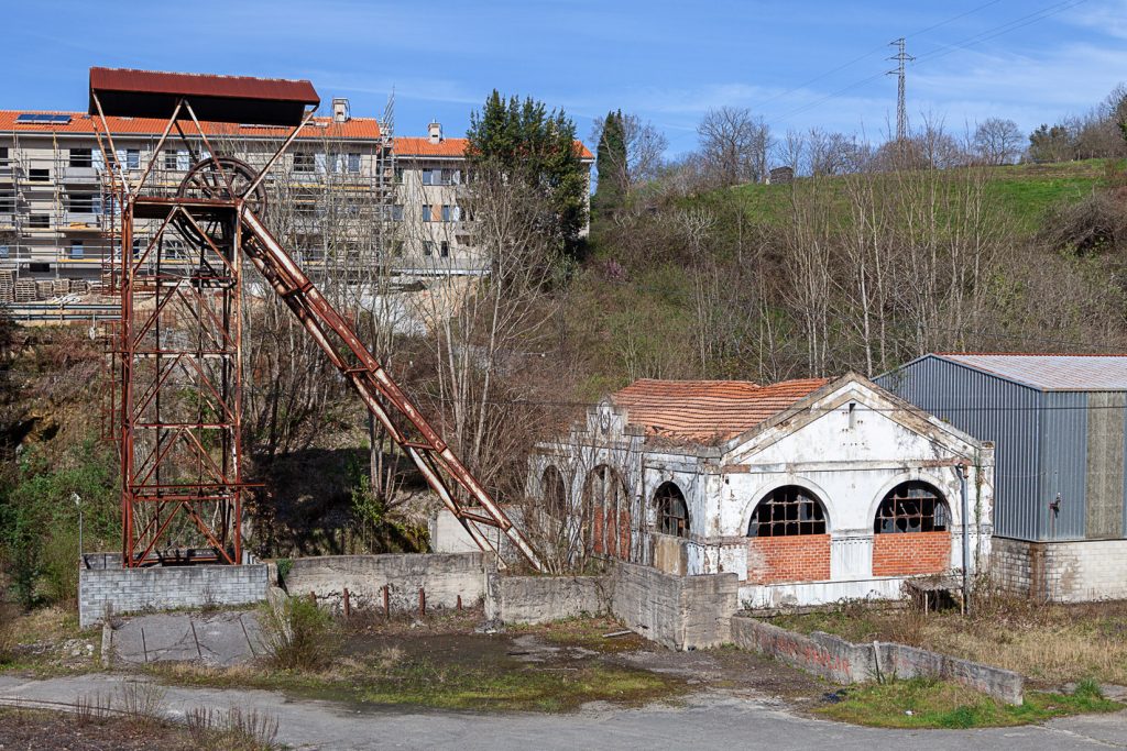 Instalaciones abandonadas del Pozo Pumarabule. Carbayín. Siero 2020.