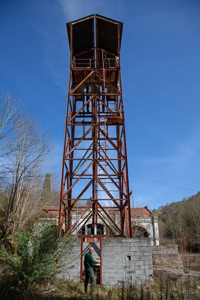 Castillete de las instalaciones abandonadas del Pozo Pumarabule. Carbayín. Siero 2020.