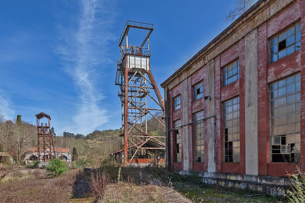 Castillete de las instalaciones abandonadas del Pozo Pumarabule. Carbayín. Siero 2020.