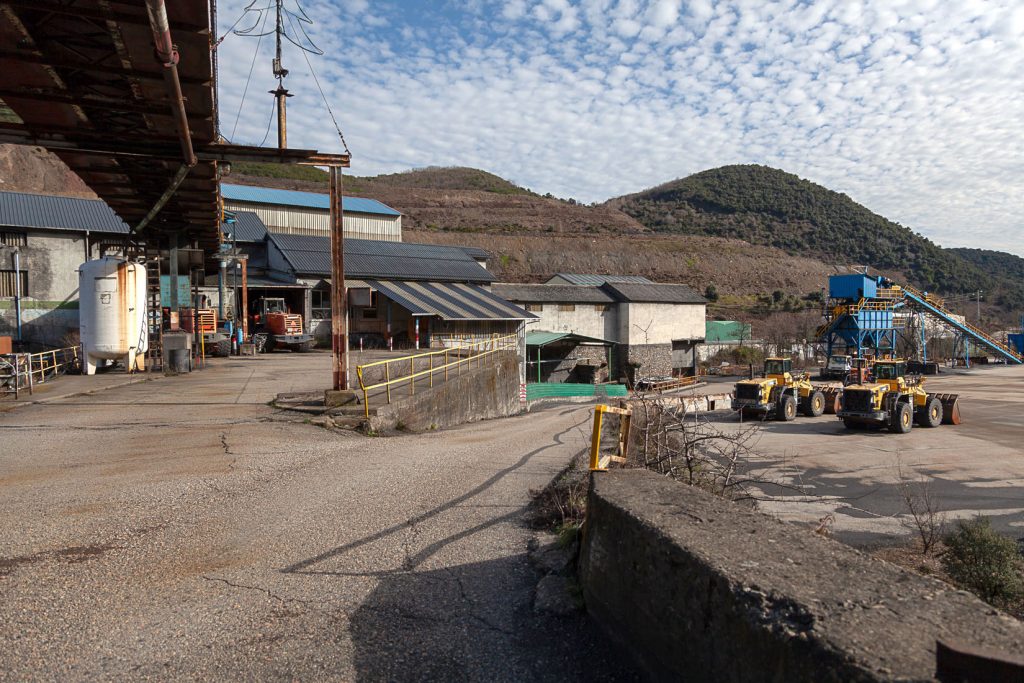 Instalaciones cerradas del lavadero de carbón de Alinos. UMINSA. Toreno. León 2020