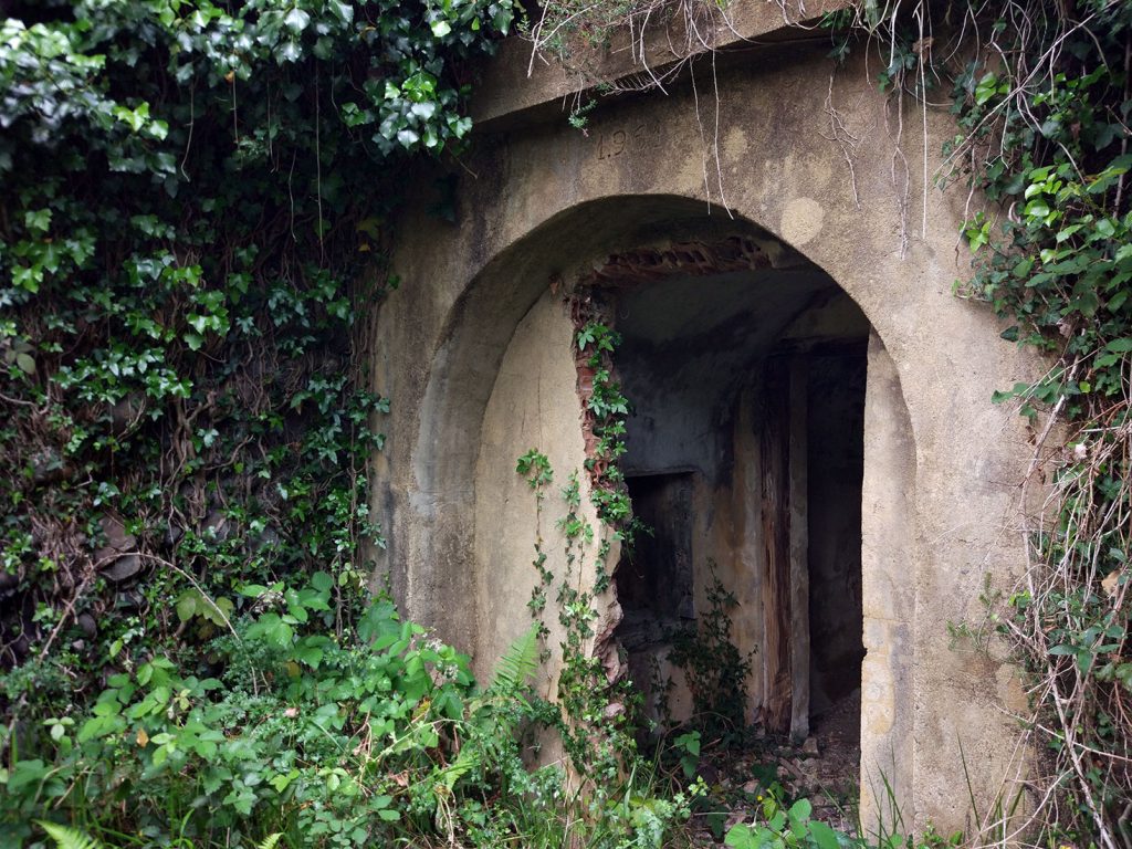 Polvorín junto a la Bocamina La Esperanza de Hulleras de Riosa. Morcín. Asturias. 2017