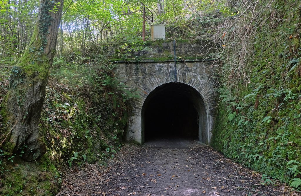 Túnel de Biesca, perteneciente al ferrocarril de Minas de Urbiés. Valle de Turón. Mieres. Asturias. 2017