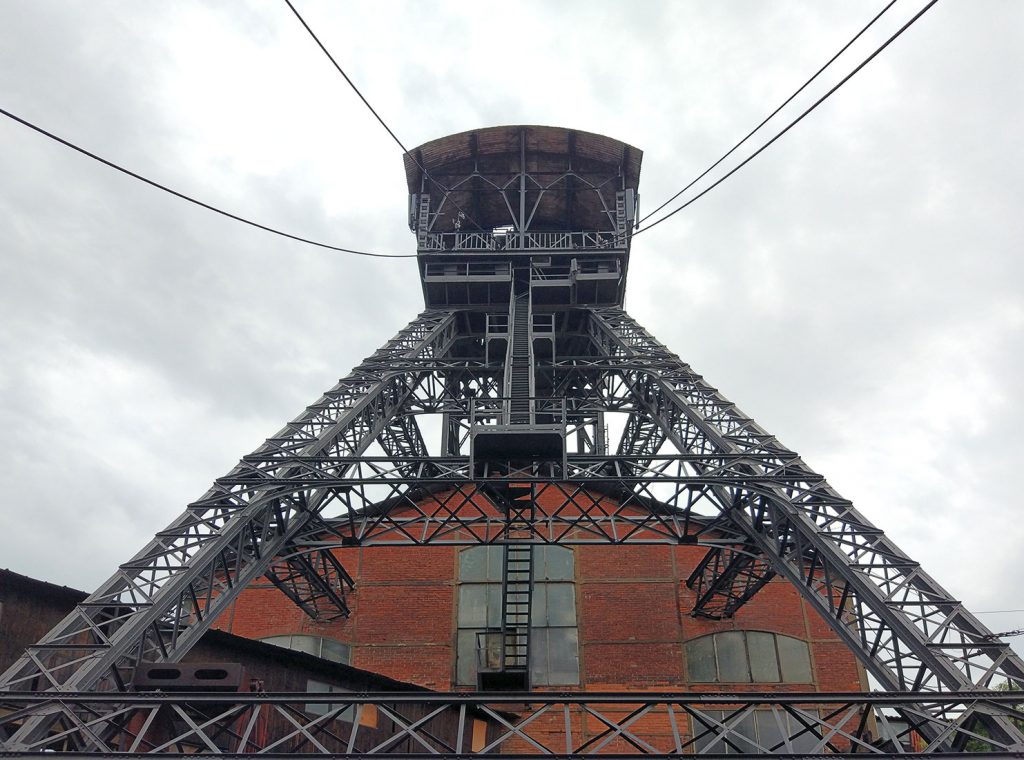Vista frontal del castillete de Důl Michal. Ostrava. República Checa. 2017
