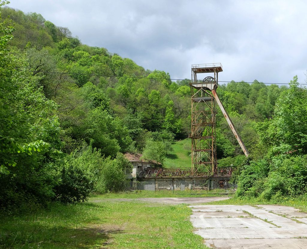 Vista general del Pozo Cerezal. Santa Bárbara. San Martín Del Rey Aurelio. Asturias. 2018