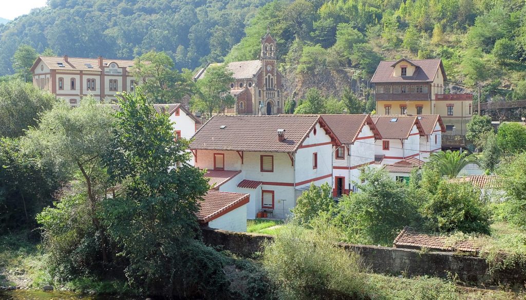 Vista lateral del poblado minero de Bustiello. Poblado minero de Bustiello. Mieres. Asturias. 2018
