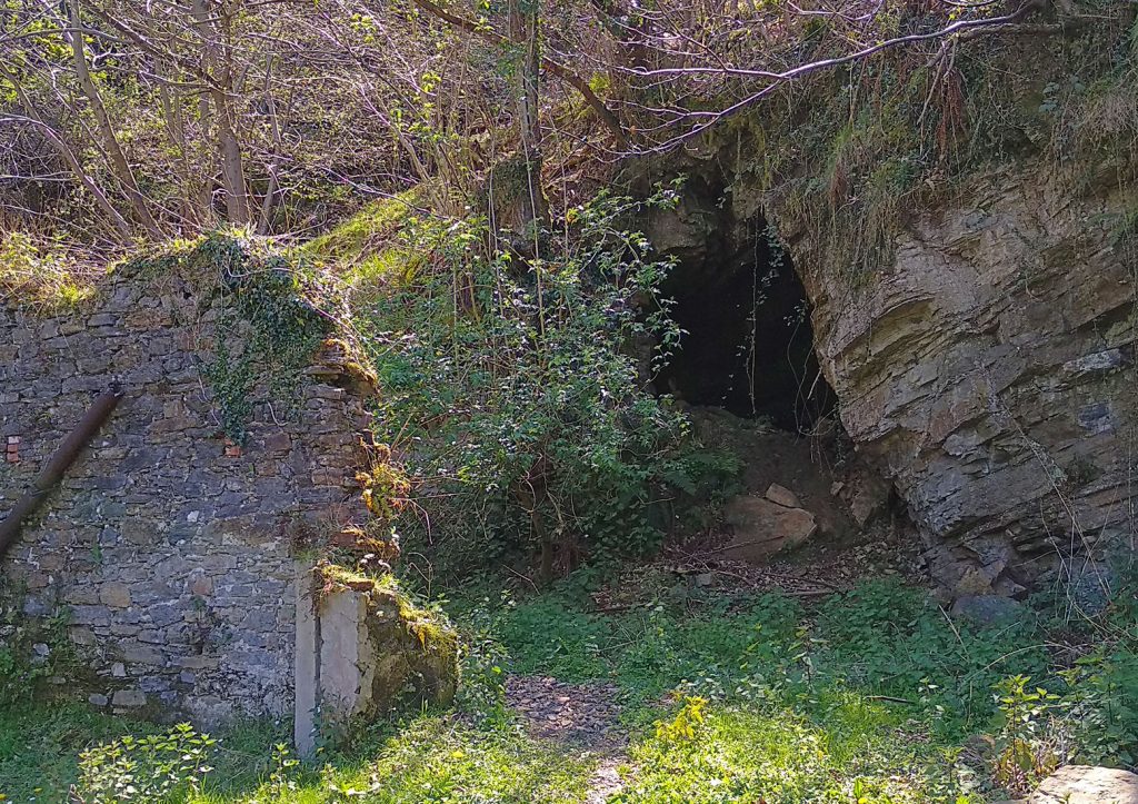 Bocamina del tercer piso del Grupo San Francisco. Valle de Turón. Mieres. Asturias. 2019