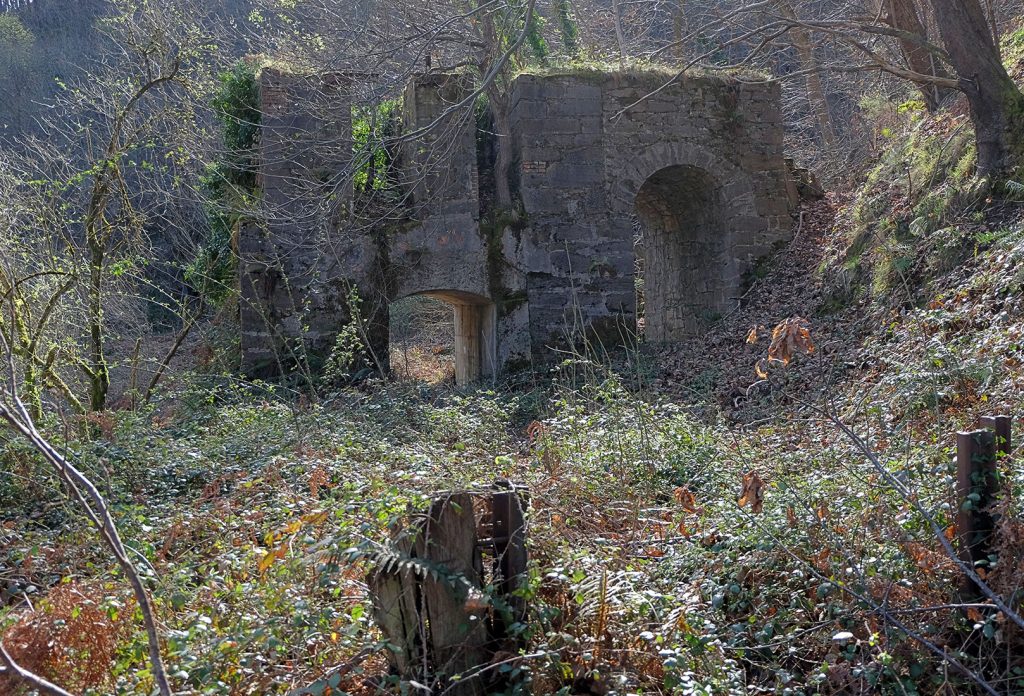 Castillete del cable aéreo del Pozo Santa Bárbara. Valle de Turón. Mieres. Asturias. 2019