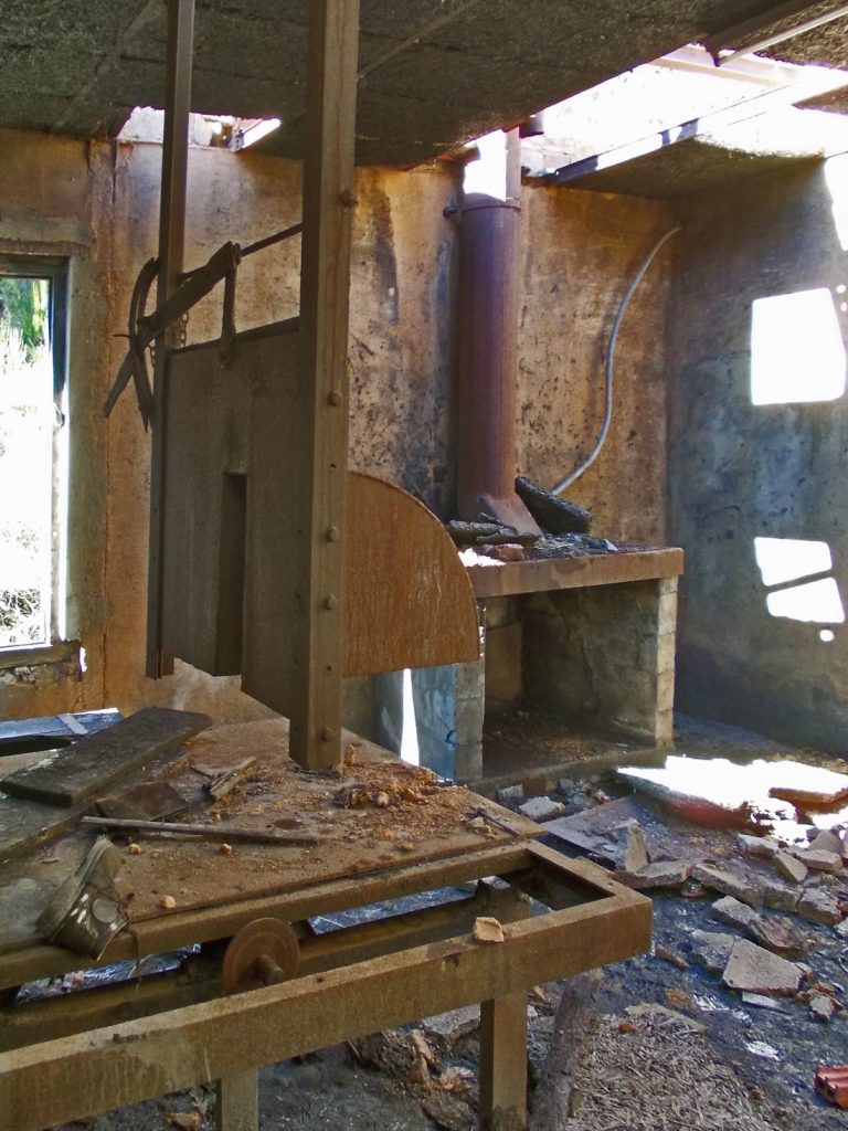 Instalaciones abandonadas de el Pozo Ibarra, Ciñera de Gordón. Pola de Gordón. León 2014