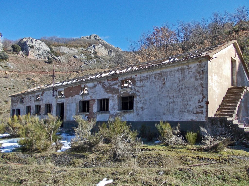 Instalaciones abandonadas de el Pozo Ibarra, Ciñera de Gordón. Pola de Gordón. León 2014