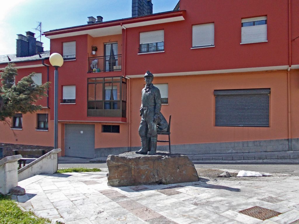 Monumento a la familia minera en Cerredo. Degaña. Asturias. 2016