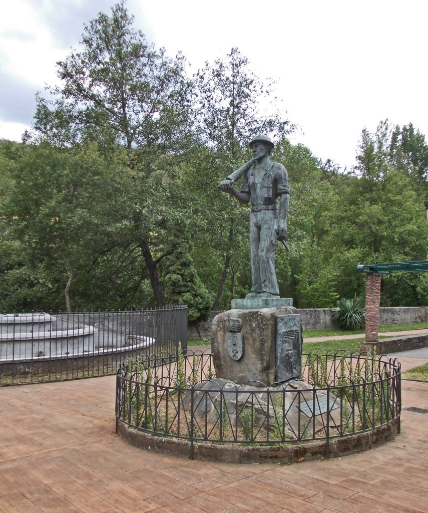 Monumento minero en Torre del Bierzo. León 2017