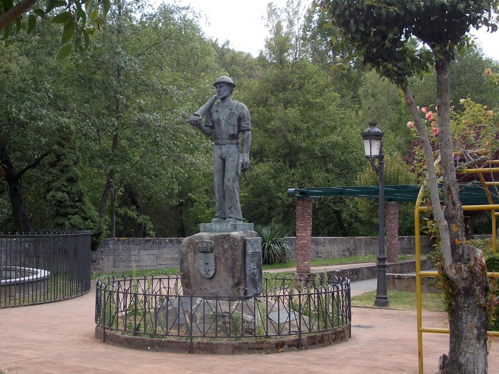 Monumento minero en Torre del Bierzo. León 2017
