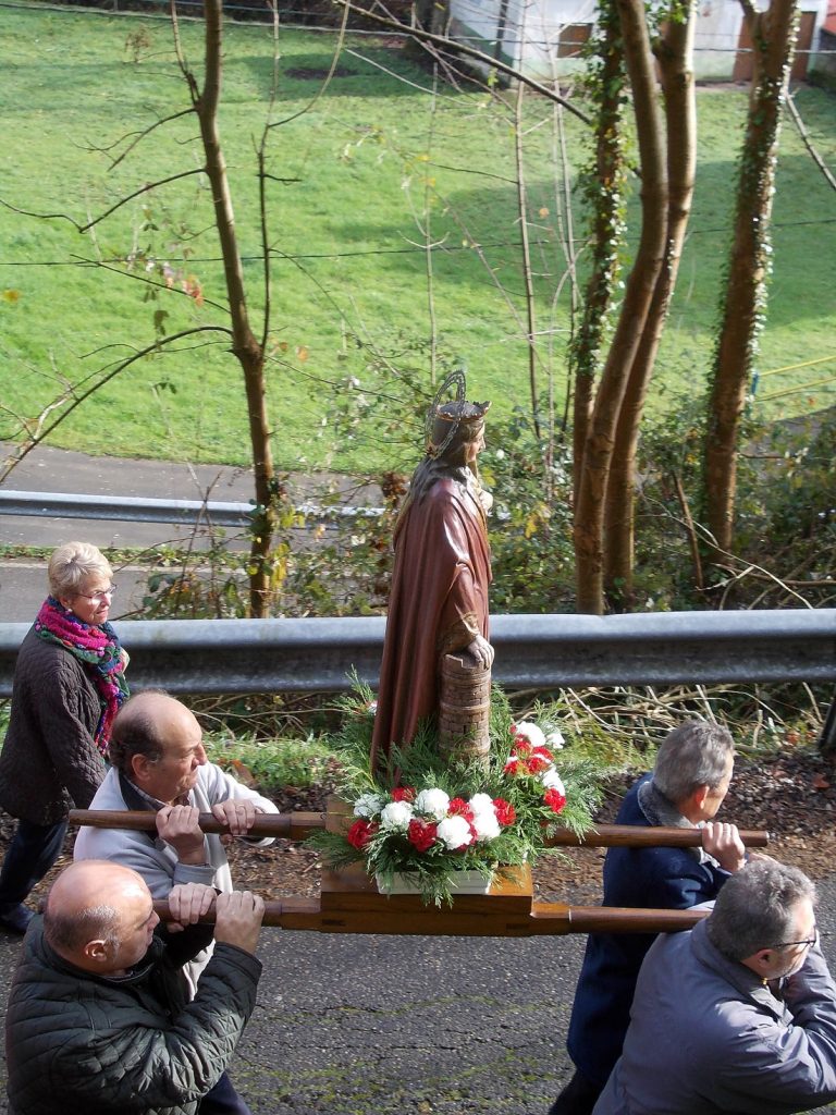 Procesion el Día de Santa Bárbara en el pueblo de Santa Bárbara. Sotrondio. San Martín del Rey Aurelio. Asturias. 2018