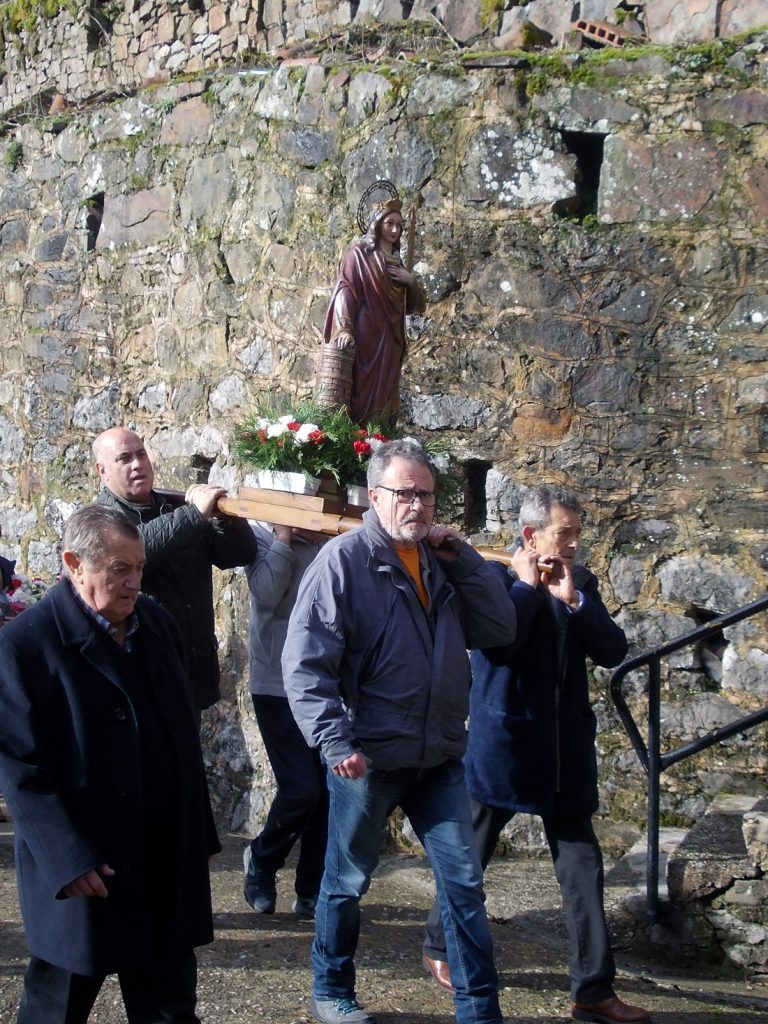 Procesion el Día de Santa Bárbara en el pueblo de Santa Bárbara. Sotrondio. San Martín del Rey Aurelio. Asturias. 2018