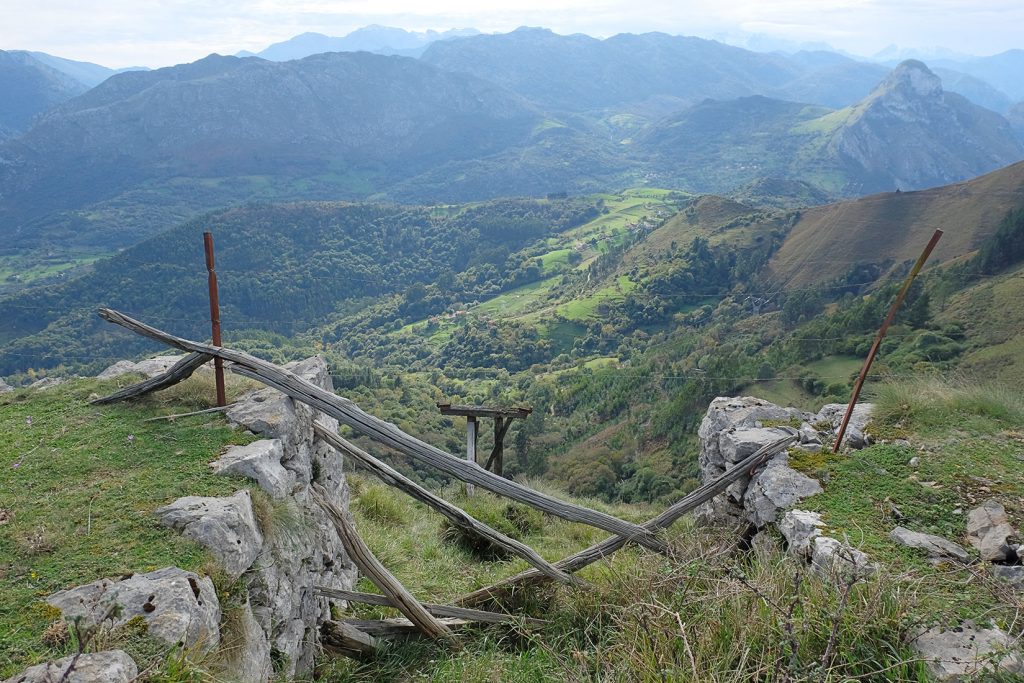 Inicio del cable aéreo de Minas El Pilar. Alevia. Peñamellera Baja. Asturias. 2019