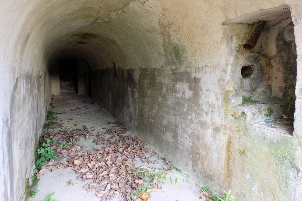 Interior del polvorín del Pozu Espinos. Valle de Turón. Mieres. Asturias. 2018