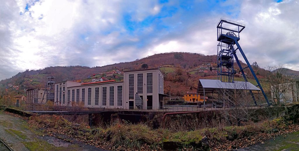 Panorámica del Pozo Santa Bárbara. Valle de Turón. Mieres. Asturias. 2018