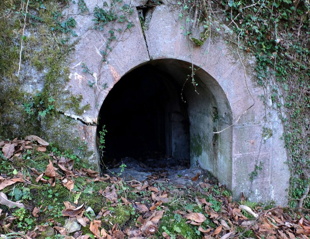 Polvorín del sexto piso del Grupo San Benigno. Valle de Turón. Mieres. Asturias. 2018