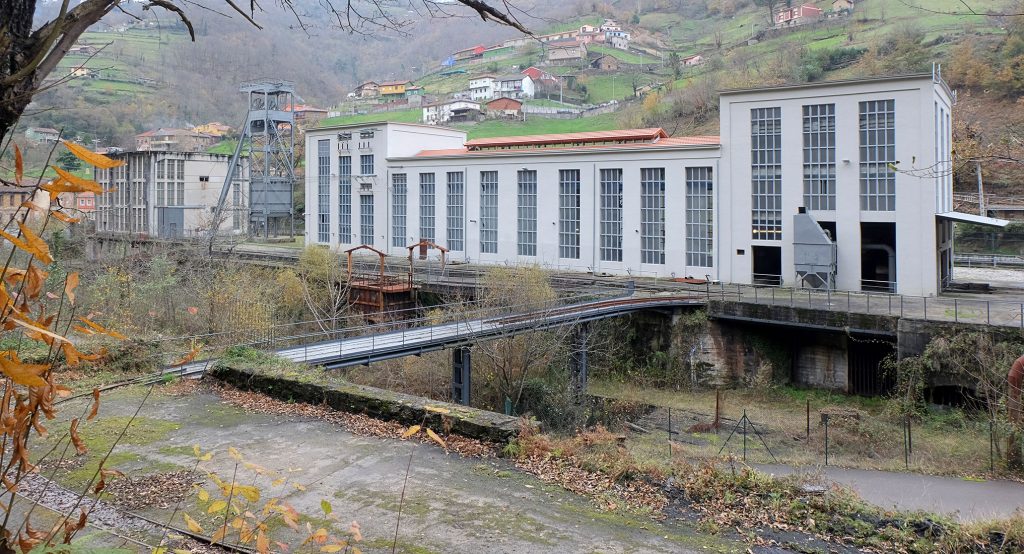 Vista general de instalaciones del Pozo Santa Bárbara. Valle de Turón. Mieres. Asturias. 2018