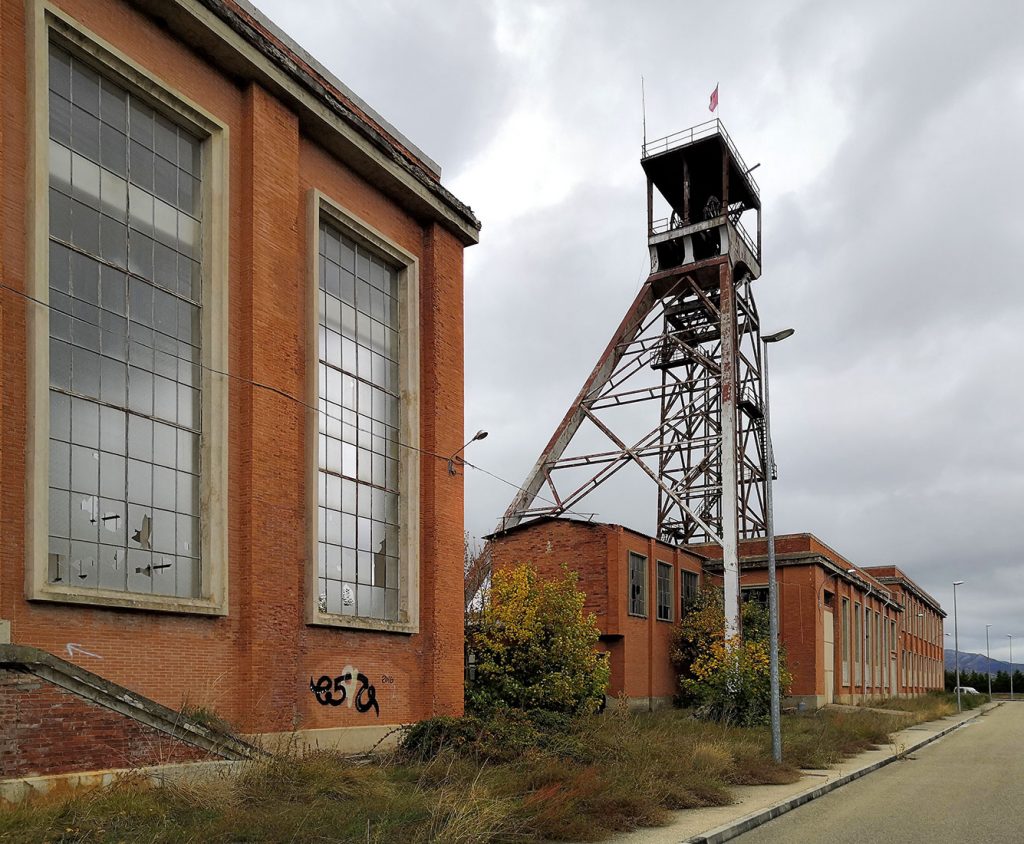 Vista lateral del Pozo Herrera II. Sotillos de Sabero. Castilla y León. 2019